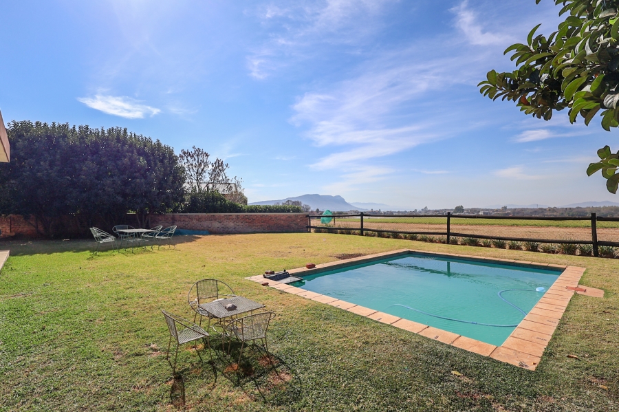 To Let 4 Bedroom Property for Rent in The Coves North West